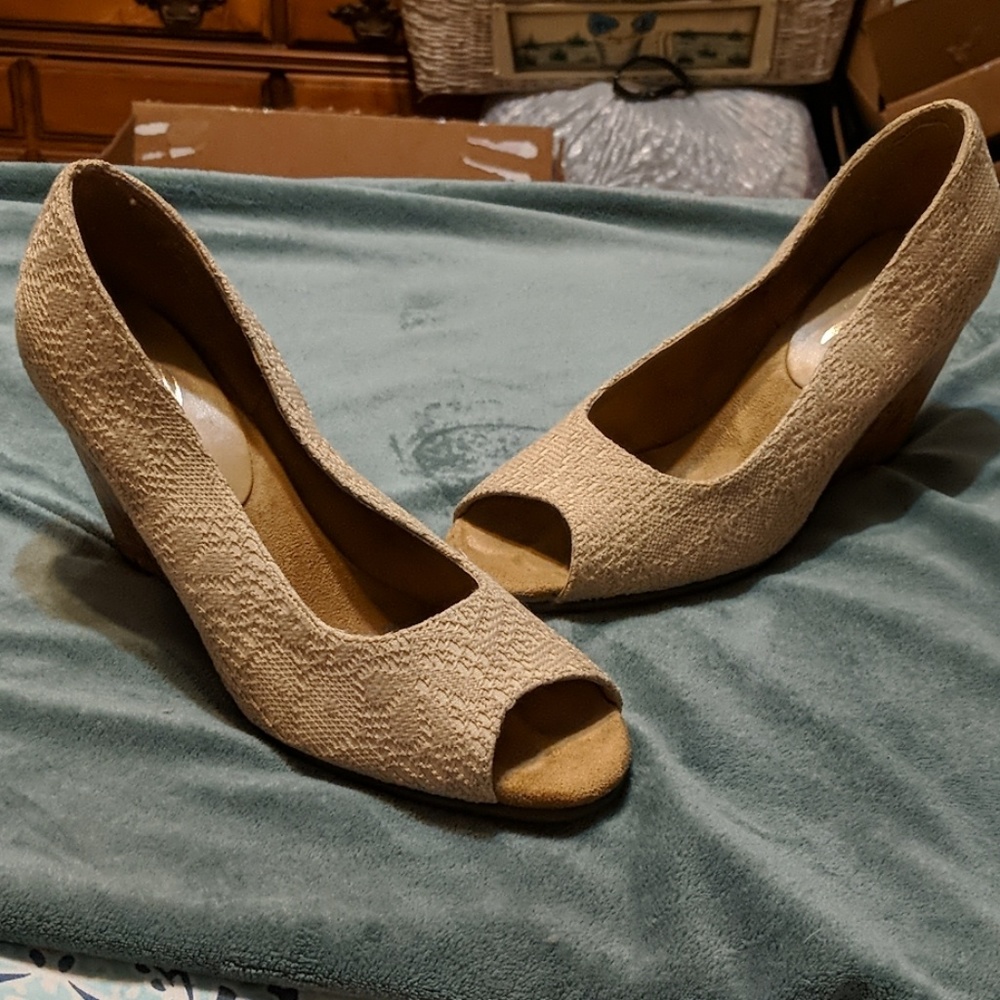 Cork wedge peep toe with lace